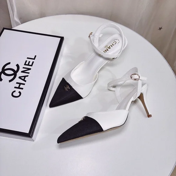 CHANEL Elegant Black and White Heels - Picture 4 of 9